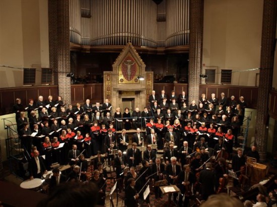 Bild: 
Die Frankfurter Kantorei mit dem Staatsorchester