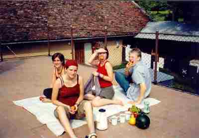 Chorreise 
Sommer 2002: Rumänien - auf einer Terrasse in Michelsberg